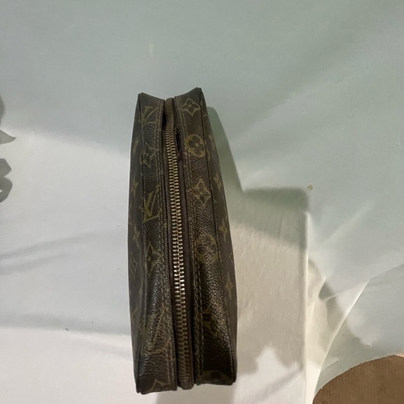 Louis Vuitton Cosmetic Pouch Trousse Toilette 23 - Picture 6 of 14